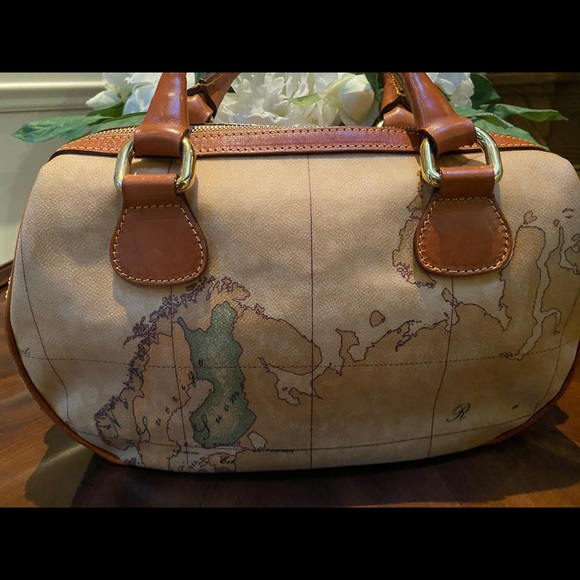 🔥T’Classe Designer Boston Bag - Picture 2 of 3